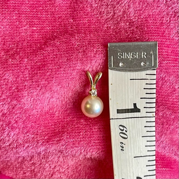 14K Faux Pearl and Faux Diamond Pendant - Picture 5 of 6